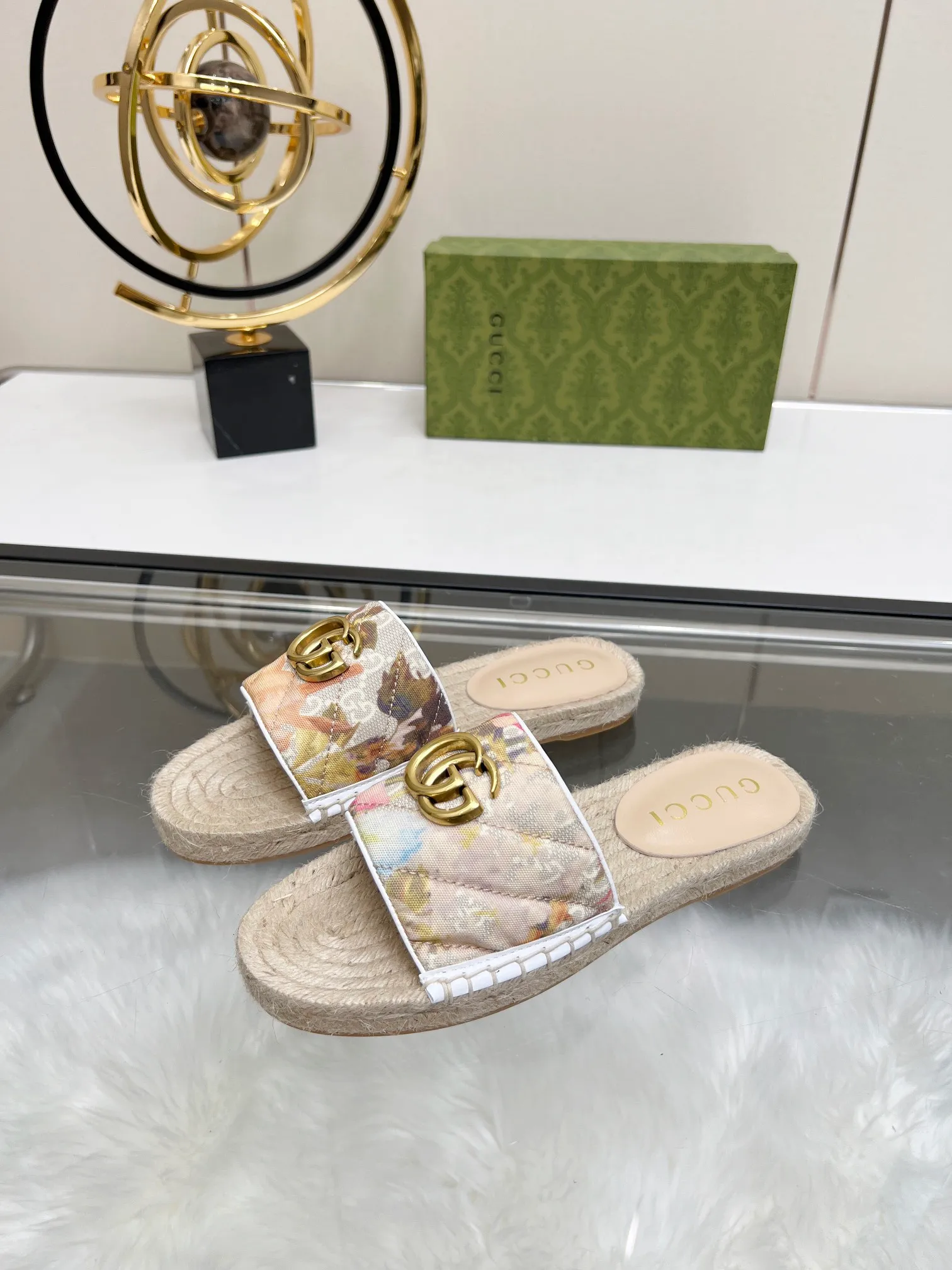 👟👟Ex-factory price 320👟👟 Gucci slippers fisherman shoes new color Injection molded one-piece straw bottom, high-end quality Fabric: Double G imported fabric Lining: sheepskin lining Code number: 35~42 Fabric styles include apricot, floral, pink, black, blue, burgundy, champagne, green, orange, cyan, starry sky, more than 30 colors to choose from, many colors to be updated in the future ,,,,,,,,